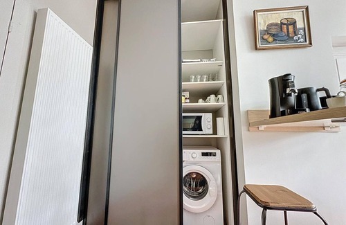 La Ferte-Hauterive Cottage | Tranquil cottage with garden, parking and Wi-Fi in La Ferté-Hauterive