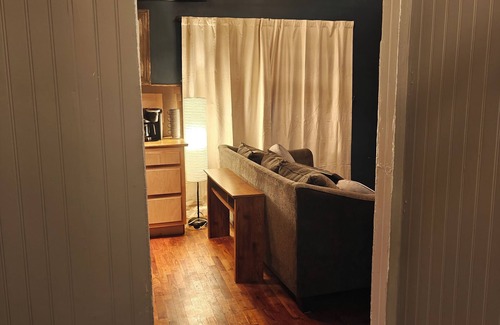 Canton Cottage | Tranquil Cottage 10 mins from Downtown Canton