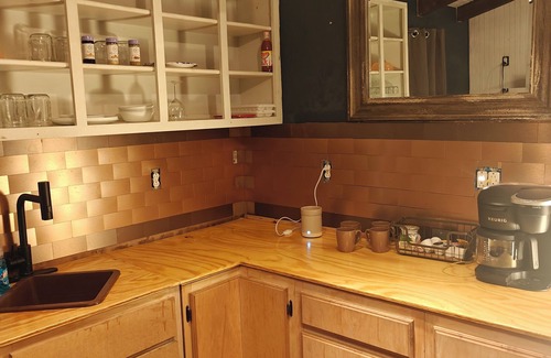 Canton Cottage | Tranquil Cottage 10 mins from Downtown Canton