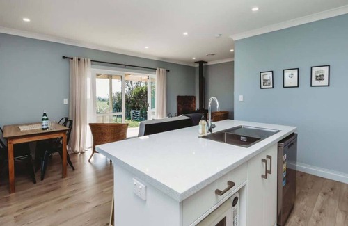 Tataraimaka Cottage | Tranquil Cottage Near Tataraimaka Beach