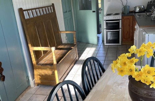 Blaencelyn Cottage | Tranquil country cottage 5 minute drive to beach