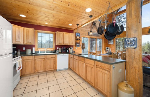 Cheney House | Tranquil Country Lodge Getaway with Hot Tub! Privacy & Serenity Abound.