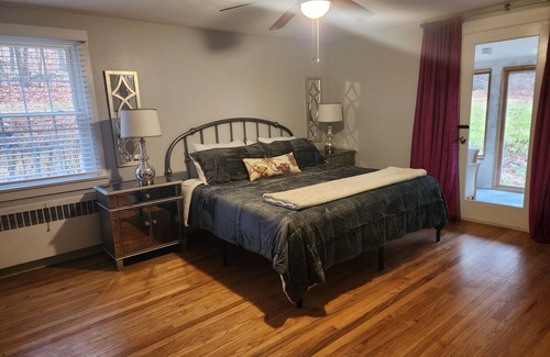 Stafford Apartment | Tranquil Country Retreat with King Bed & Luxury Walk-In Shower