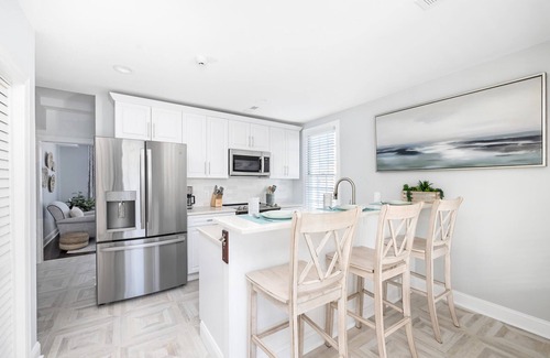 Cannonborough Elliotborough House | Tranquil Courtyard Retreat - 1 Block to King St!