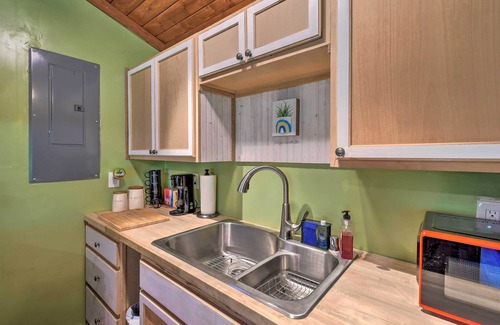 McKenna Cabin | Tranquil + Cozy Yelm Cabin Along Nisqually River!