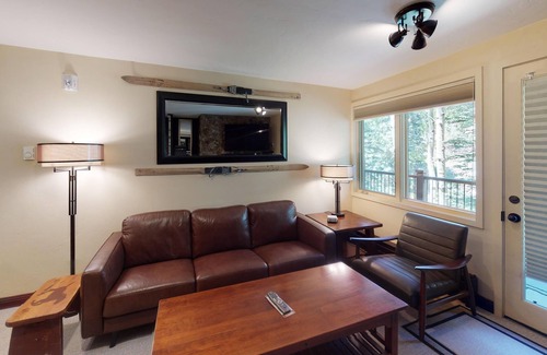Vail Condo | Tranquil Creekside Retreat - Bfast & Hskping Incl!