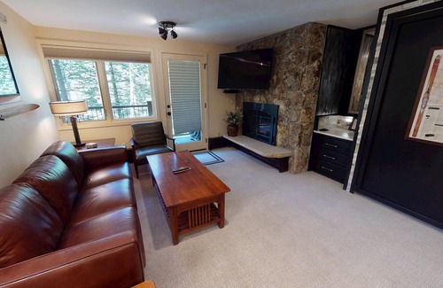 Vail Condo | Tranquil Creekside Retreat - Bfast & Hskping Incl!