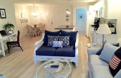 West Beach Cottage | Tranquil Escape, Beautiful Lagoon View & Community Pool!