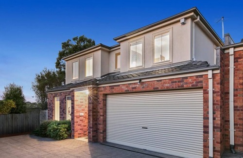 Dromana House | Tranquil Escape by Ready Set Stay - Beach, shops, internet, Foosball