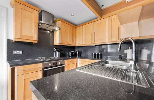Bushey Apartment | Tranquil Escape In Hertfordshire | FREE PARKING