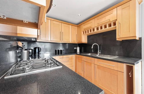 Bushey Apartment | Tranquil Escape In Hertfordshire | FREE PARKING