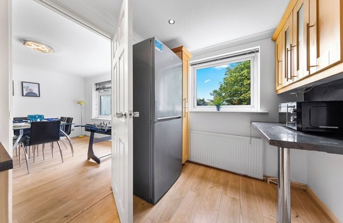 Bushey Apartment | Tranquil Escape In Hertfordshire | FREE PARKING
