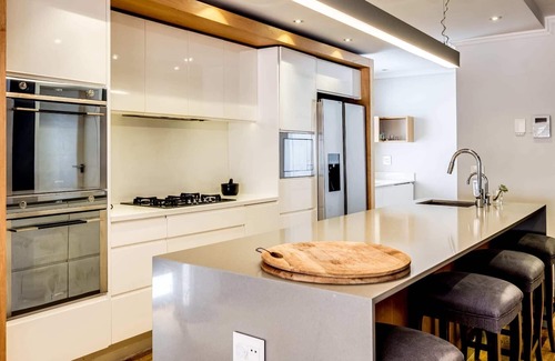 Sea Point Villa | Tranquil Escape in Sea Point Aureto