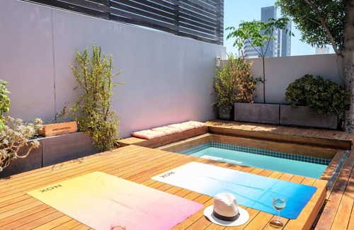 Sea Point Villa | Tranquil Escape in Sea Point Aureto