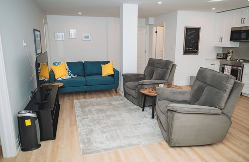 Innisfil Apartment | Tranquil Forest Oasis in Convenient Location