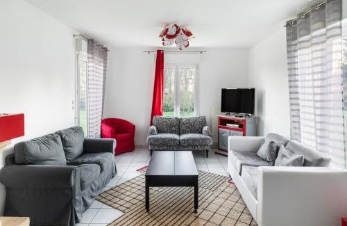 Englesqueville-la-Percee House | Tranquil Garden Retreat by the Sea