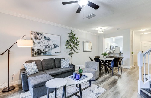 Gainesville House | Tranquil Gainesville Gem w/Lanai & Pool Access!