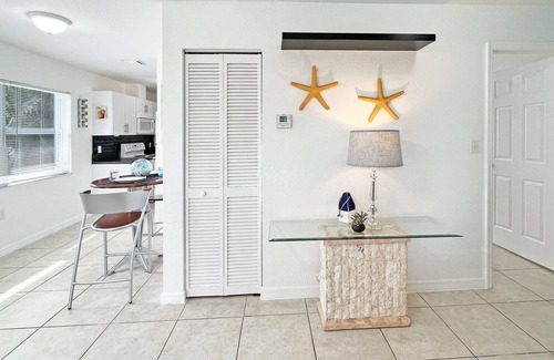 Santa Barbara Estates Apartment | Tranquil Garden Pied a Terre - Walk to Pompano's Public Beach!