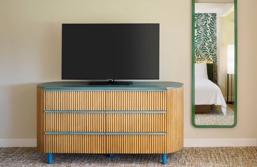 Kaanapali Hotel | Tranquil Garden Studio with Lanai, Resort Pools and Steps from the Shore