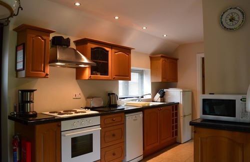 St Leonards-On-Sea Cottage | Tranquil, well-equipped Cottage in historic '1066 Country'.