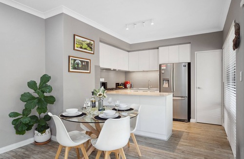 Gooseberry Hill Cottage | Tranquil Gumnut Cottage, close to Airport.