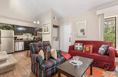 Florida Central Atlantic Coast Apartment | Tranquil Haven 2Bd2B 10 min to Disney Orlando FL.