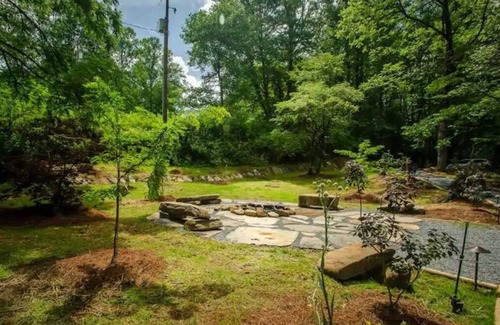 Topton House | Tranquil Haven Luxury Yurt - Creekside Glamping w/Private Hot Tub