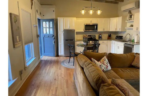 Cincinnati Cottage | Tranquil In-Town Garden Carriage House, No pet fee