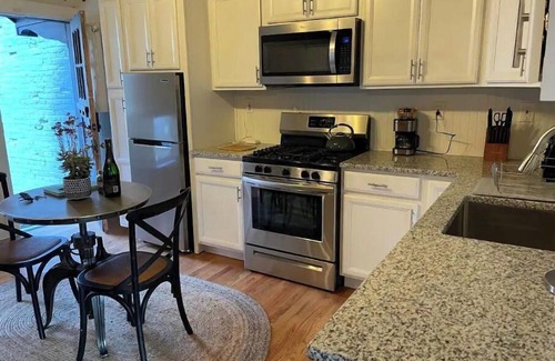 Cincinnati Cottage | Tranquil In-Town Garden Carriage House, No pet fee