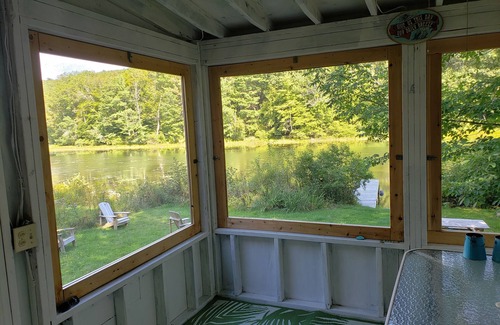 Liberty Cottage | Tranquil Lake St George Cottage