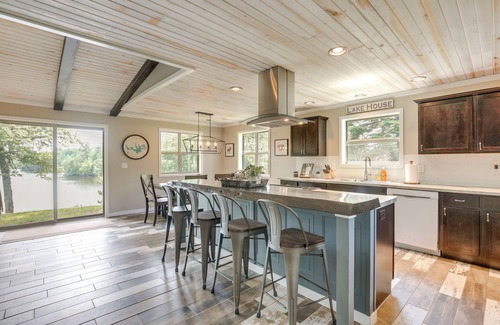 Tomahawk Cabin | Tranquil Lakefront Cabin: Fire Pit, Grill & Patio