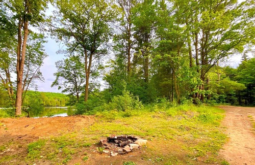 Baysville Cottage | Tranquil Lakefront Cottage Rental Private Beach Access