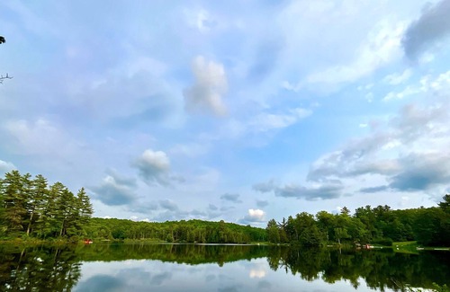 Baysville Cottage | Tranquil Lakefront Cottage Rental Private Beach Access