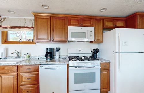The Bays Cottage | Tranquil lakefront cottage with private beach, boat slip & fishing kayak access