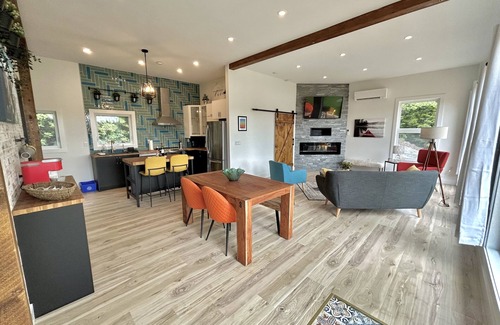 Halifax County House | Tranquil Lakeside Home w/hot tub & sauna - 20 mins from city of Halifax!