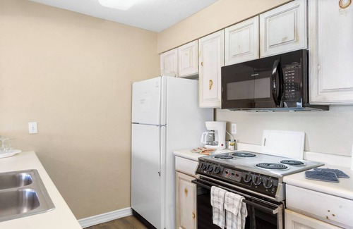 Indian Point Condo | Tranquil Lakeview: Condo with Boat Rentals