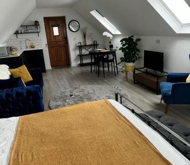 Hailsham Apartment | Tranquil loft apartment overlooking countryside