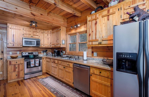 Globe Cabin | Tranquil Log Cabin in Private Mountain Setting with Hot Tub