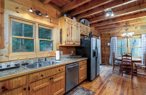 Globe Cabin | Tranquil Log Cabin in Private Mountain Setting with Hot Tub