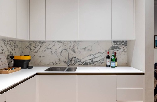 Covent Garden Apartment | Tranquil Luxury 3 Bed Penthouse in Covent Garden with AC
