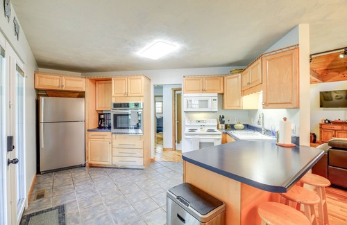 Damascus House | Tranquil Mountain Getaway in Troutdale: Game Room!