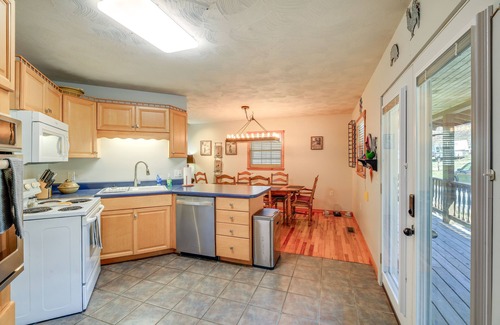 Damascus House | Tranquil Mountain Getaway in Troutdale: Game Room!