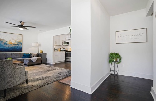 East Side Apartment | Tranquil Nest | 30 Days+ | Unwind in Comfort