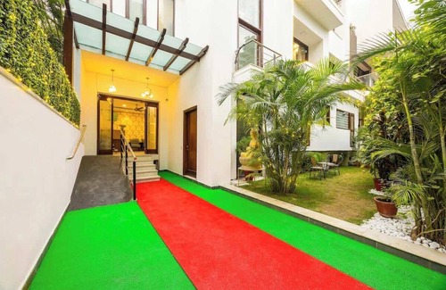 Gurugram Apartment | Tranquil Nest in Gurgaon w/balcony