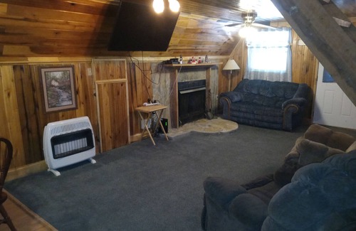 Wellington House | Tranquil Oaks Cabin.