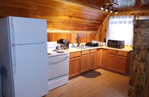 Wellington House | Tranquil Oaks Cabin.