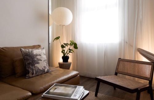Spitalfields Apartment | Tranquil Oasis w 100inch Cinema & Hammock, by the Design Traveller