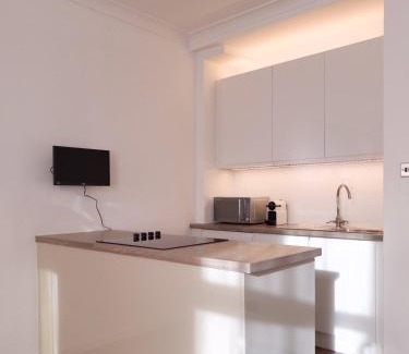 Spitalfields Apartment | Tranquil Oasis w 100inch Cinema & Hammock, by the Design Traveller