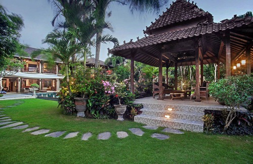 Berawa Villa | Tranquil Oasis with Ocean Breezes – Bali Villa 1110