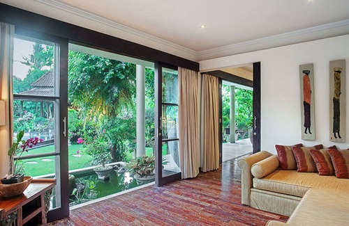 Berawa Villa | Tranquil Oasis with Ocean Breezes – Bali Villa 1110